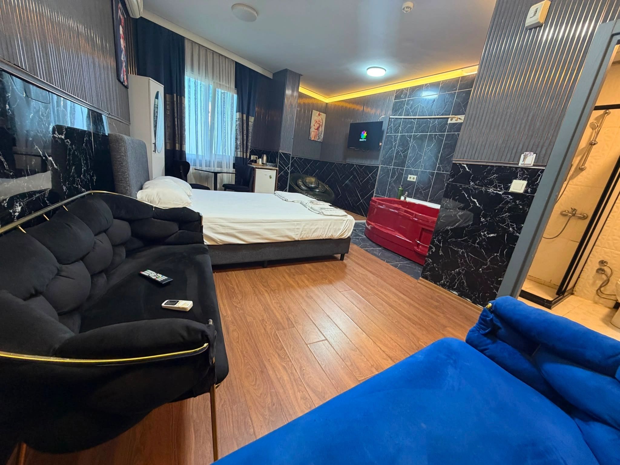Modern Otel Odası — Siyah Mermer